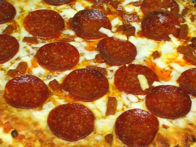 16" 2 Topping 10 Wings.